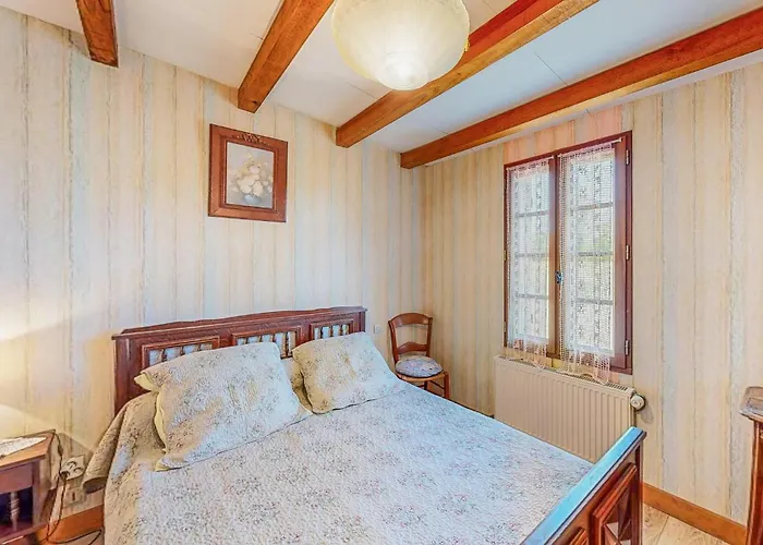 Stunning In St Pierre D'eyraud 度假居 *